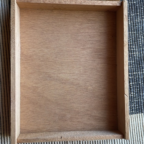 Vintage Montoya Wooden Cigar Box - Picture 4 of 10